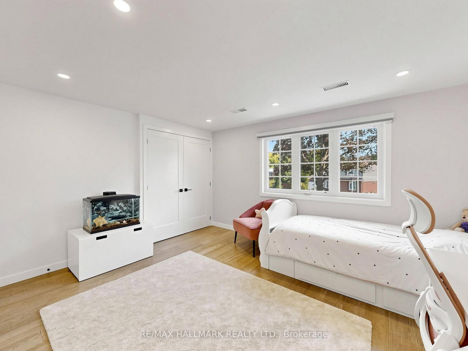 .400 Handley Crescent • Newmarket, ON photo 29