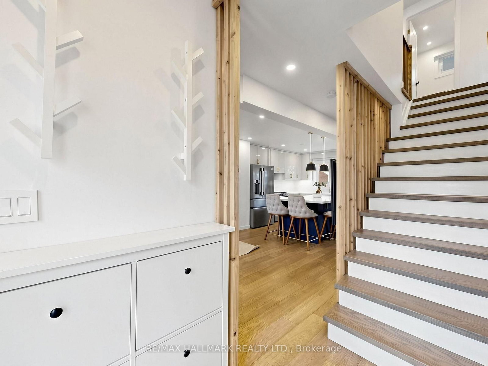 .400 Handley Crescent • Newmarket, ON photo 5