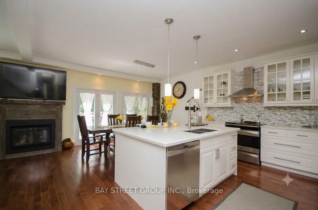 133 Riveredge Drive • Georgina, ON photo 4