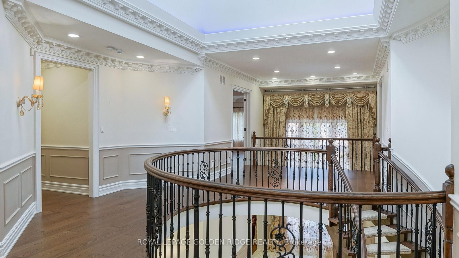 2 Cortleigh Court • Richmond Hill, ON photo 16