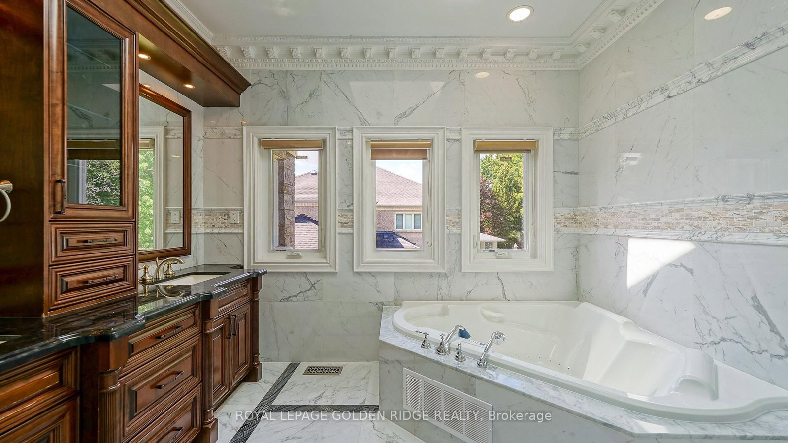 2 Cortleigh Court • Richmond Hill, ON photo 22