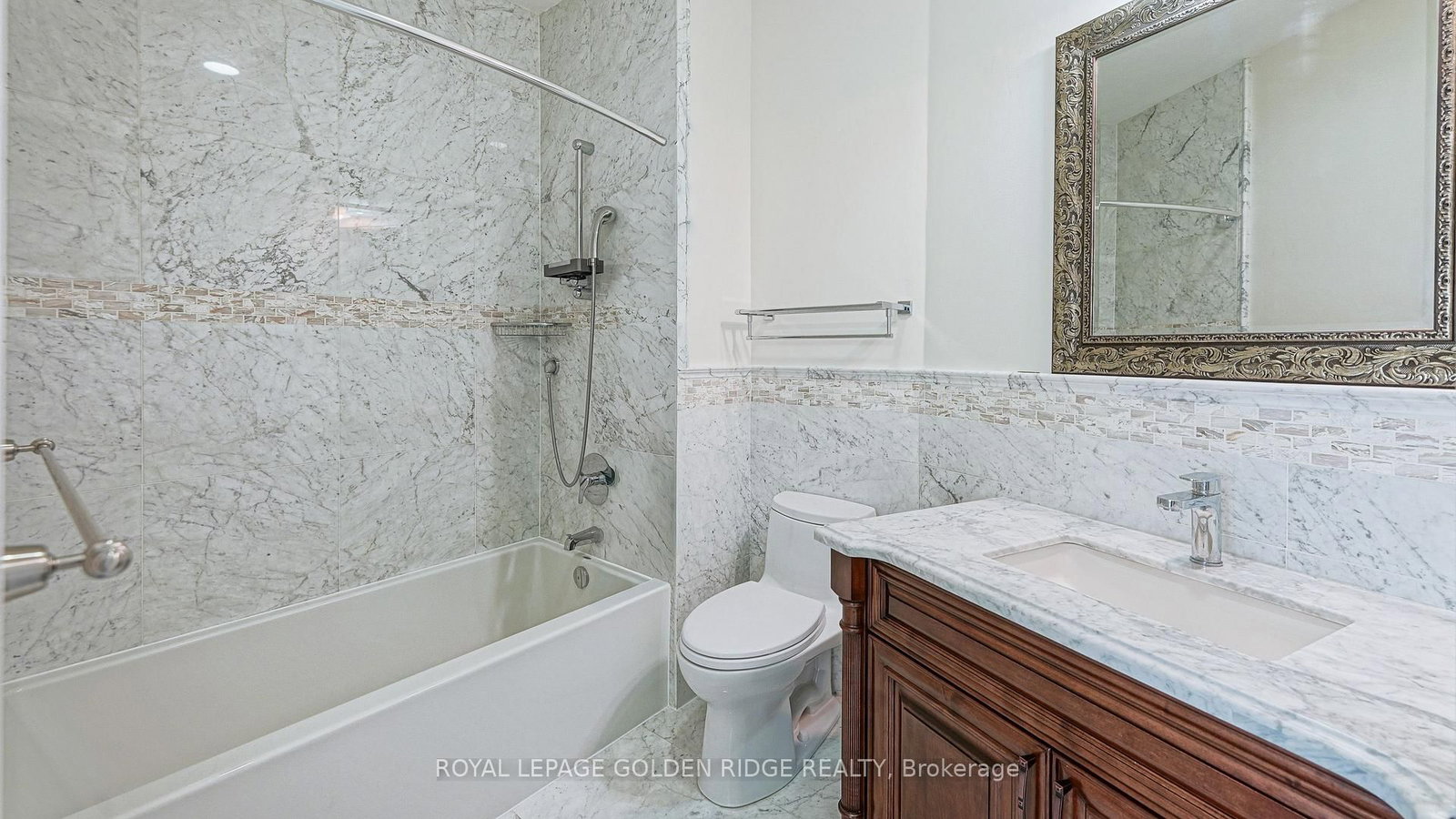 2 Cortleigh Court • Richmond Hill, ON photo 35