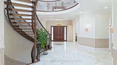 2 Cortleigh Court • Richmond Hill, ON photo 4