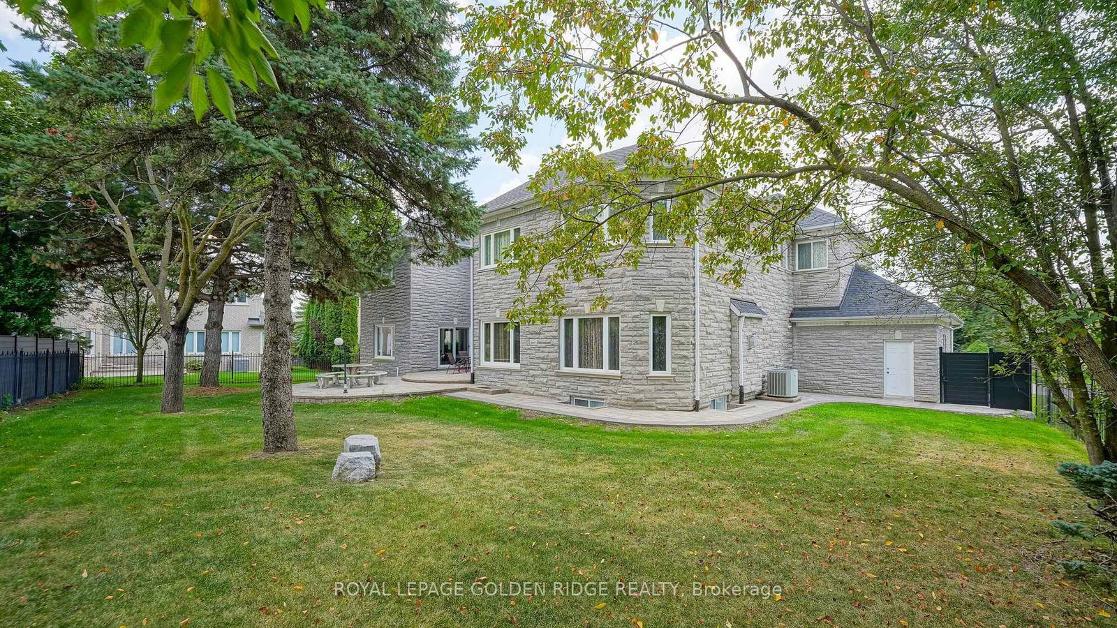 2 Cortleigh Court • Richmond Hill, ON photo 46