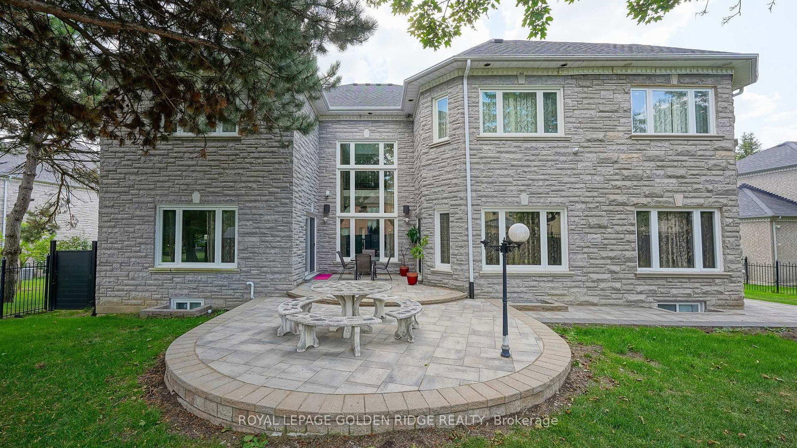 2 Cortleigh Court • Richmond Hill, ON photo 47