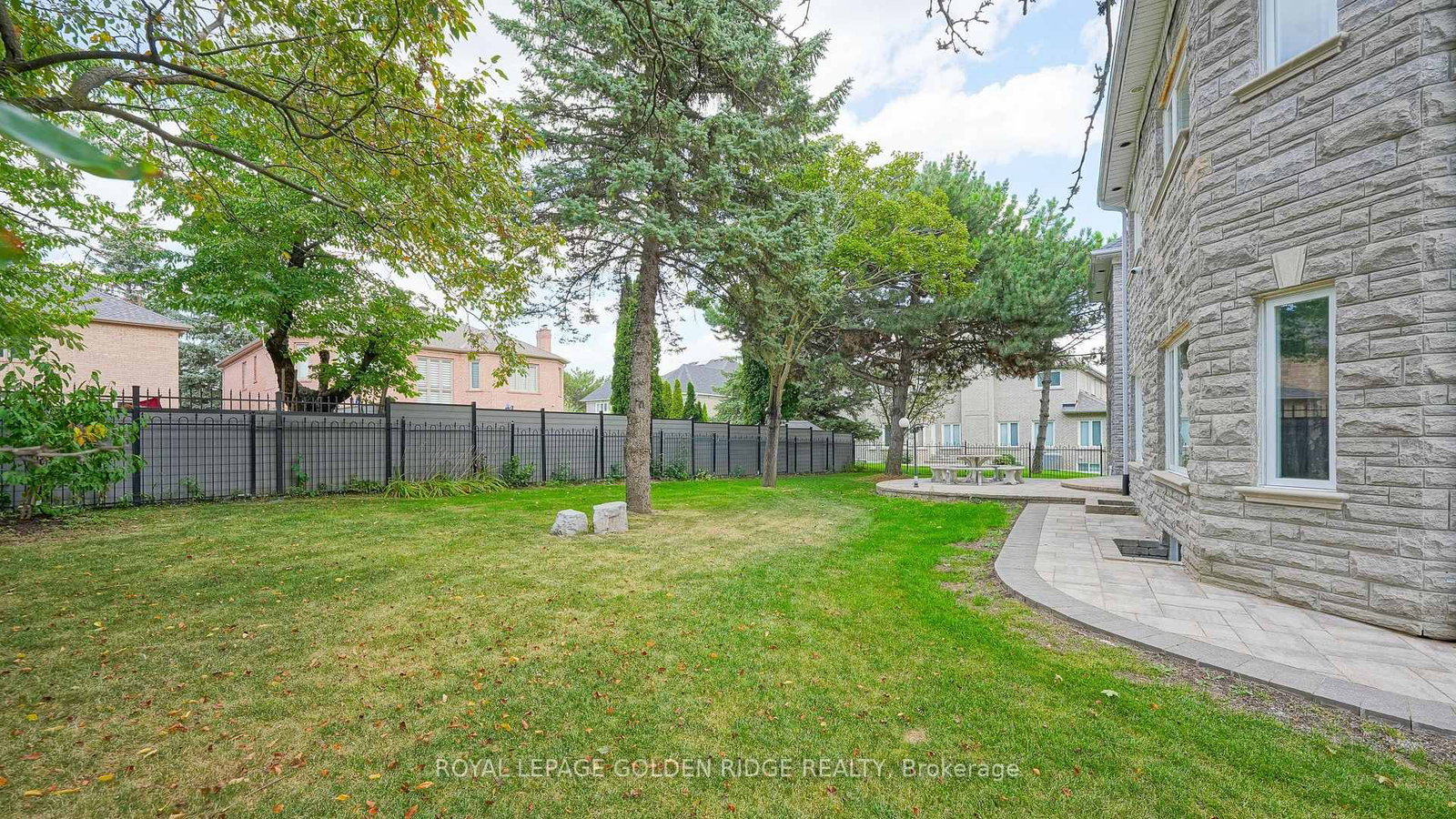 2 Cortleigh Court • Richmond Hill, ON photo 48