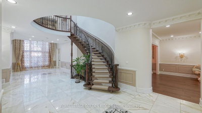 2 Cortleigh Court • Richmond Hill, ON photo 6