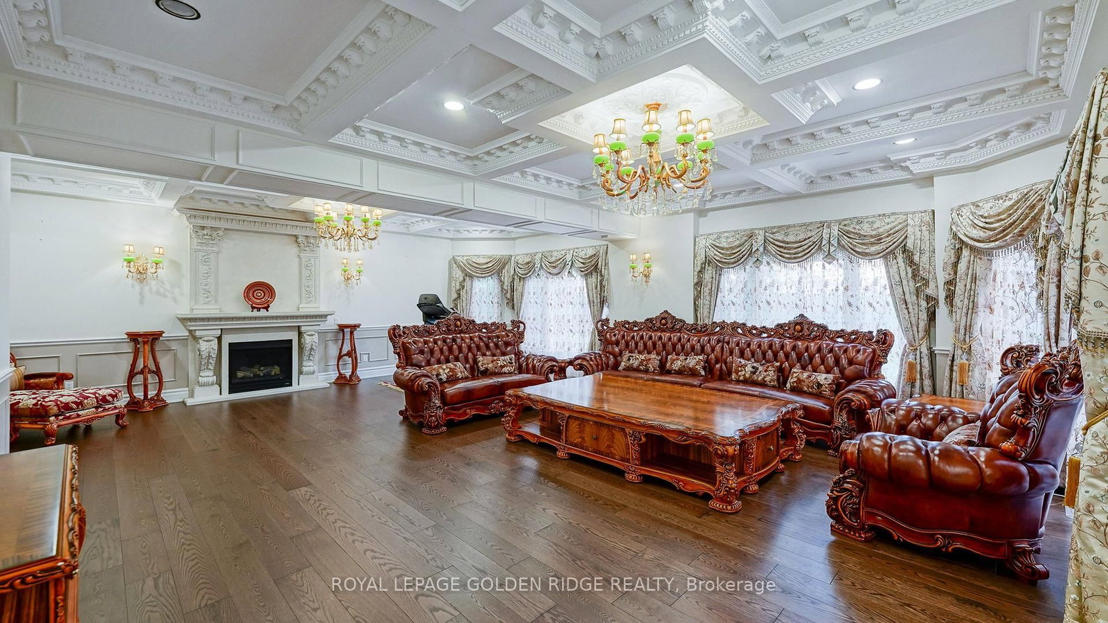 2 Cortleigh Court • Richmond Hill, ON photo 8