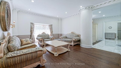 2 Cortleigh Court • Richmond Hill, ON photo 9