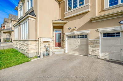 16 Ness Drive • Richmond Hill, ON photo 4
