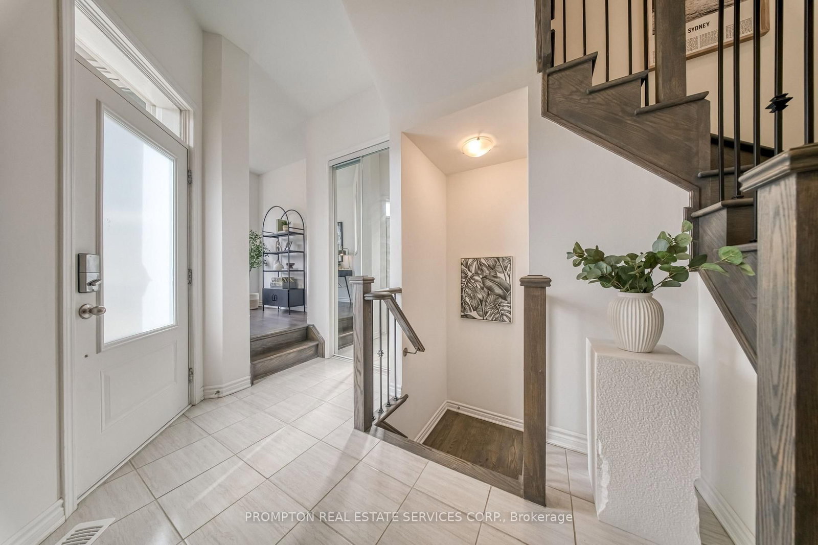 16 Ness Drive • Richmond Hill, ON photo 5