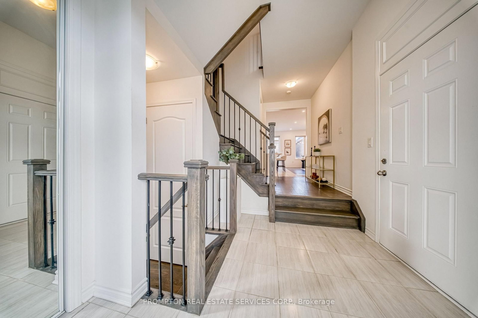 16 Ness Drive • Richmond Hill, ON photo 6