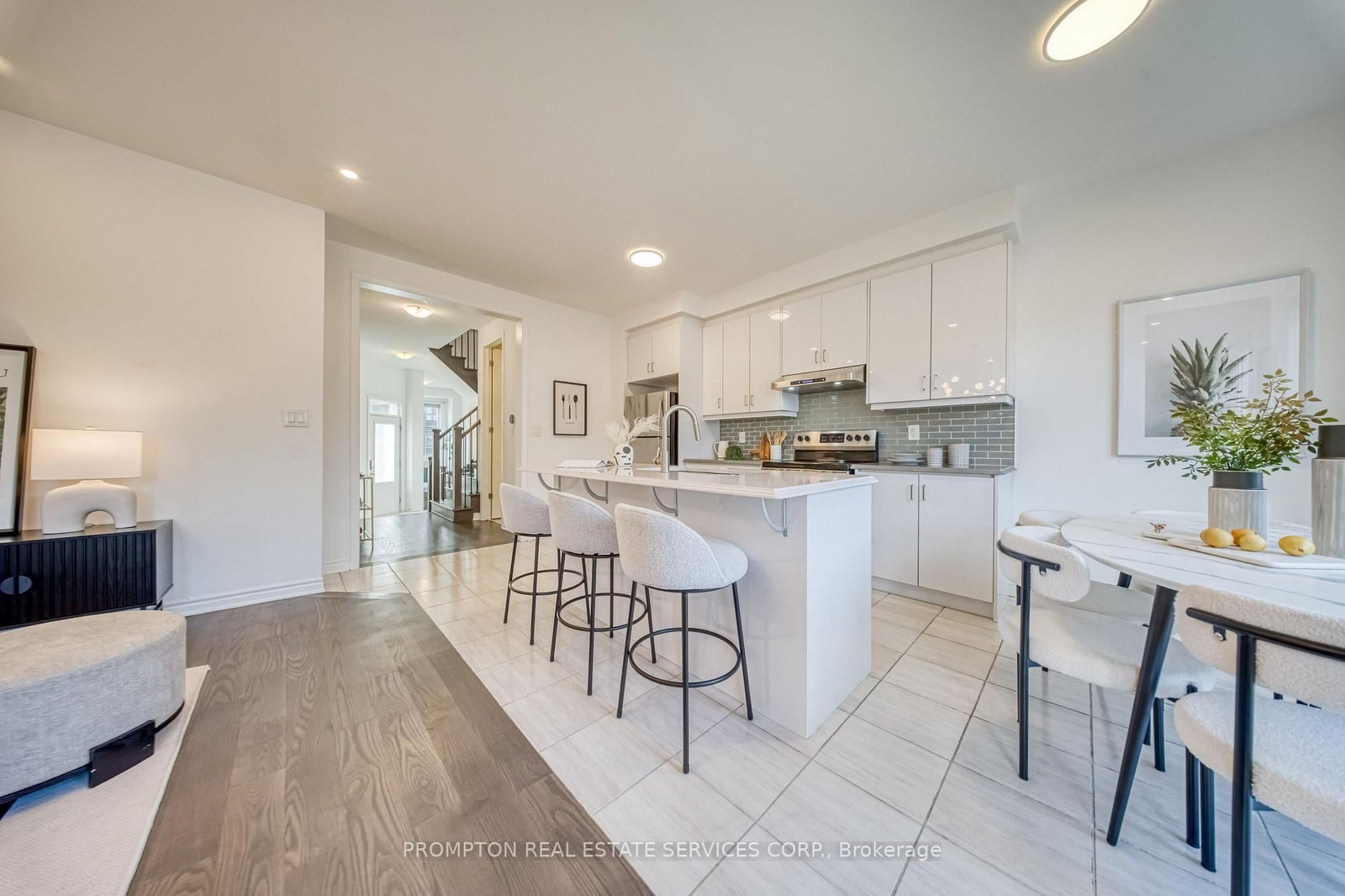 16 Ness Drive • Richmond Hill, ON photo 8