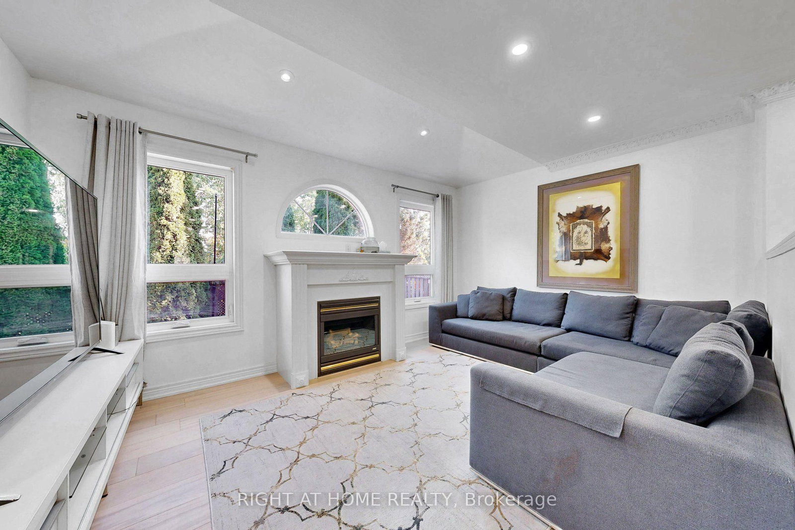 262 Wildberry Crescent • Vaughan, ON photo 3