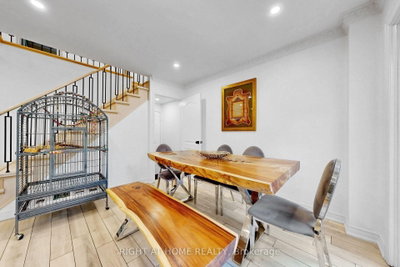 262 Wildberry Crescent • Vaughan, ON photo 4