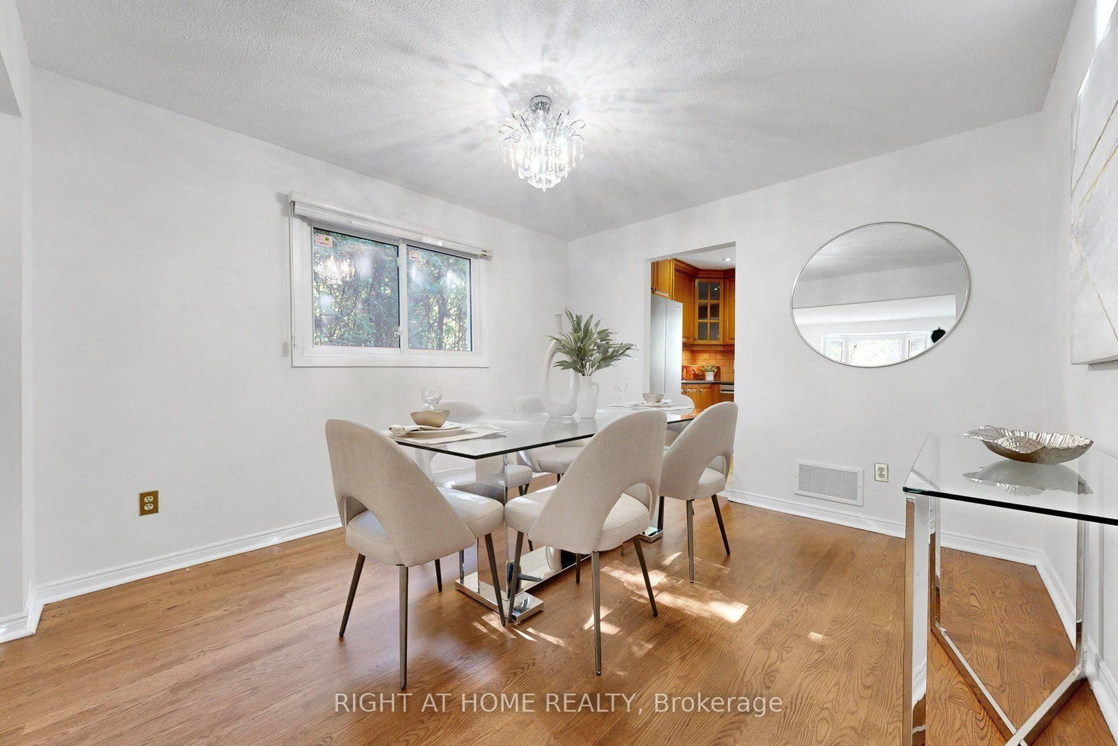 30 Abraham Avenue • Markham, ON photo 6