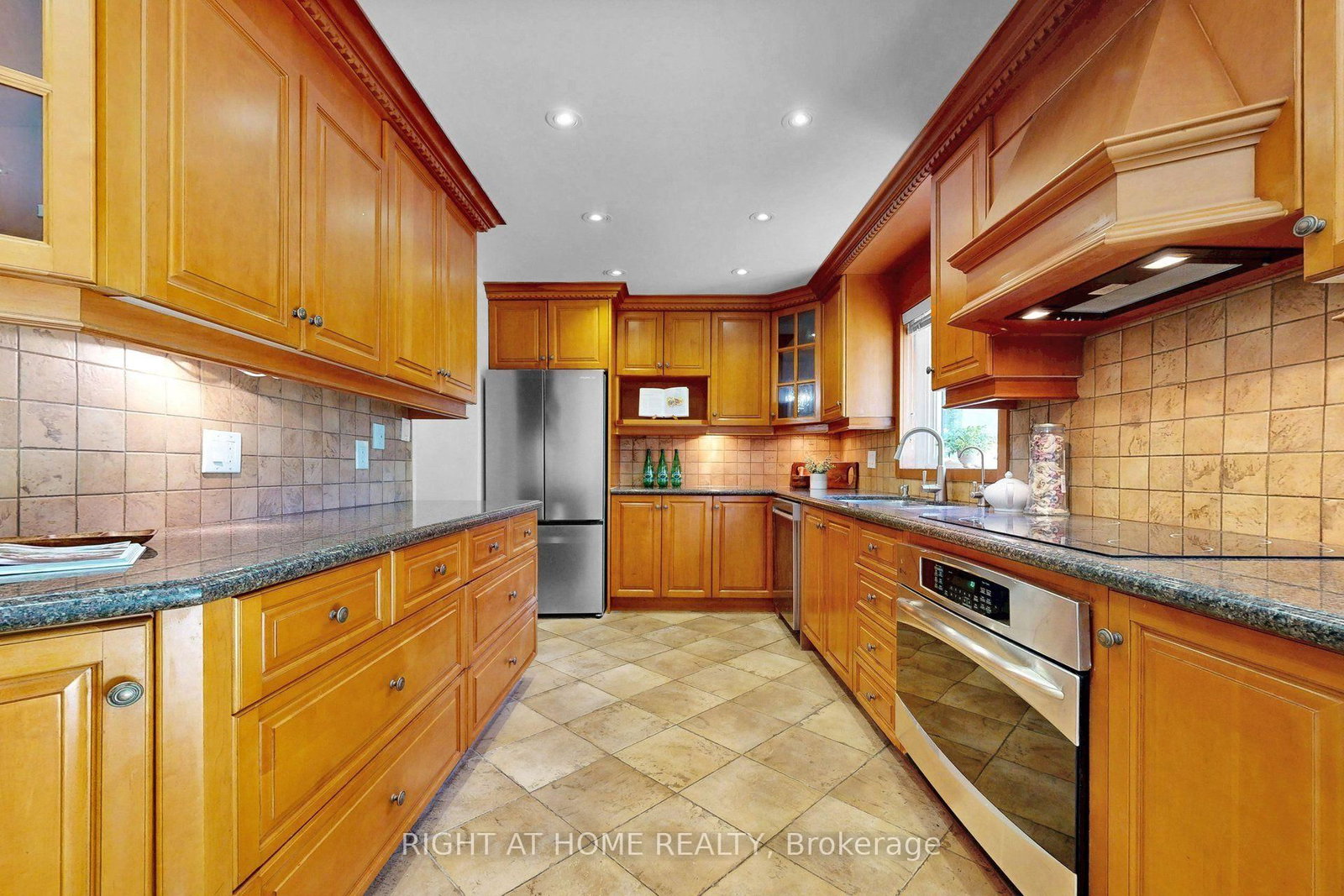 30 Abraham Avenue • Markham, ON photo 8