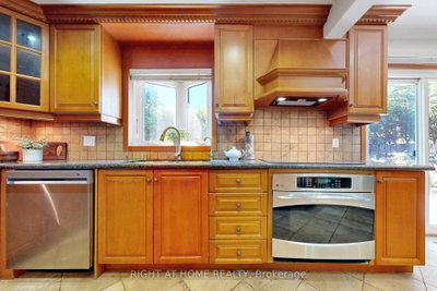 30 Abraham Avenue • Markham, ON photo 9