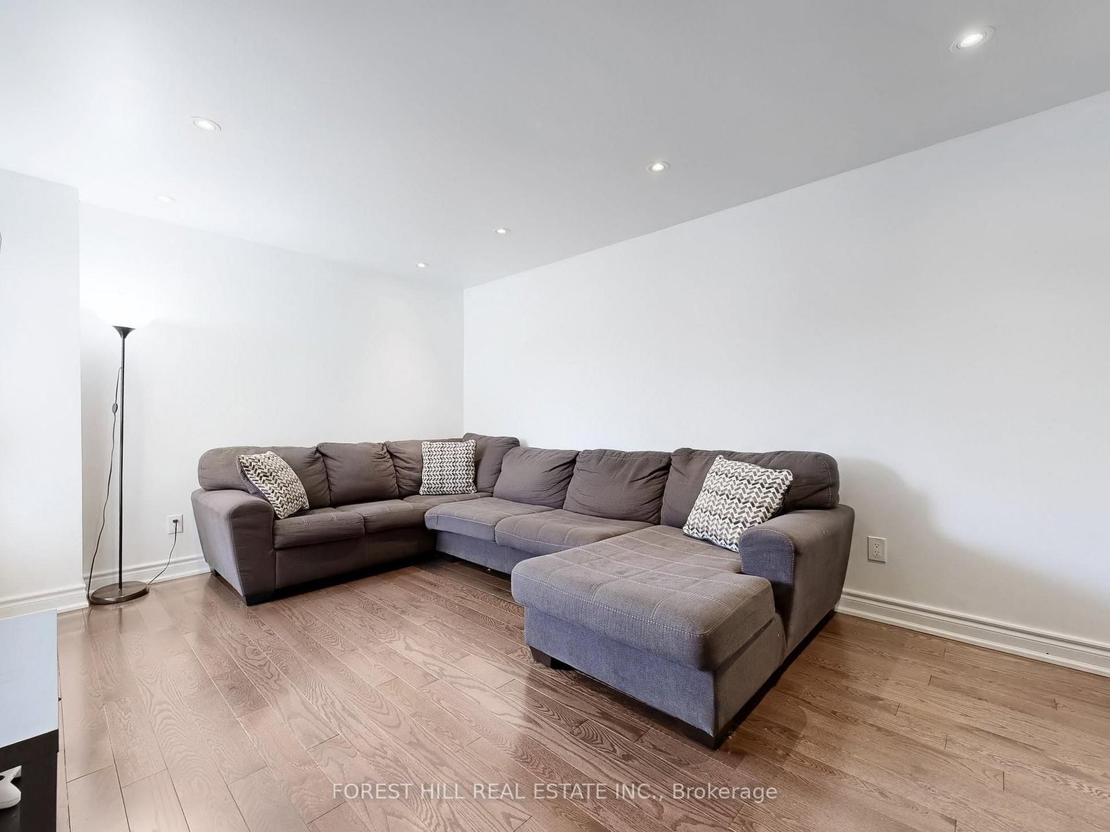 109 Spyglass Hill Road • Vaughan, ON photo 5