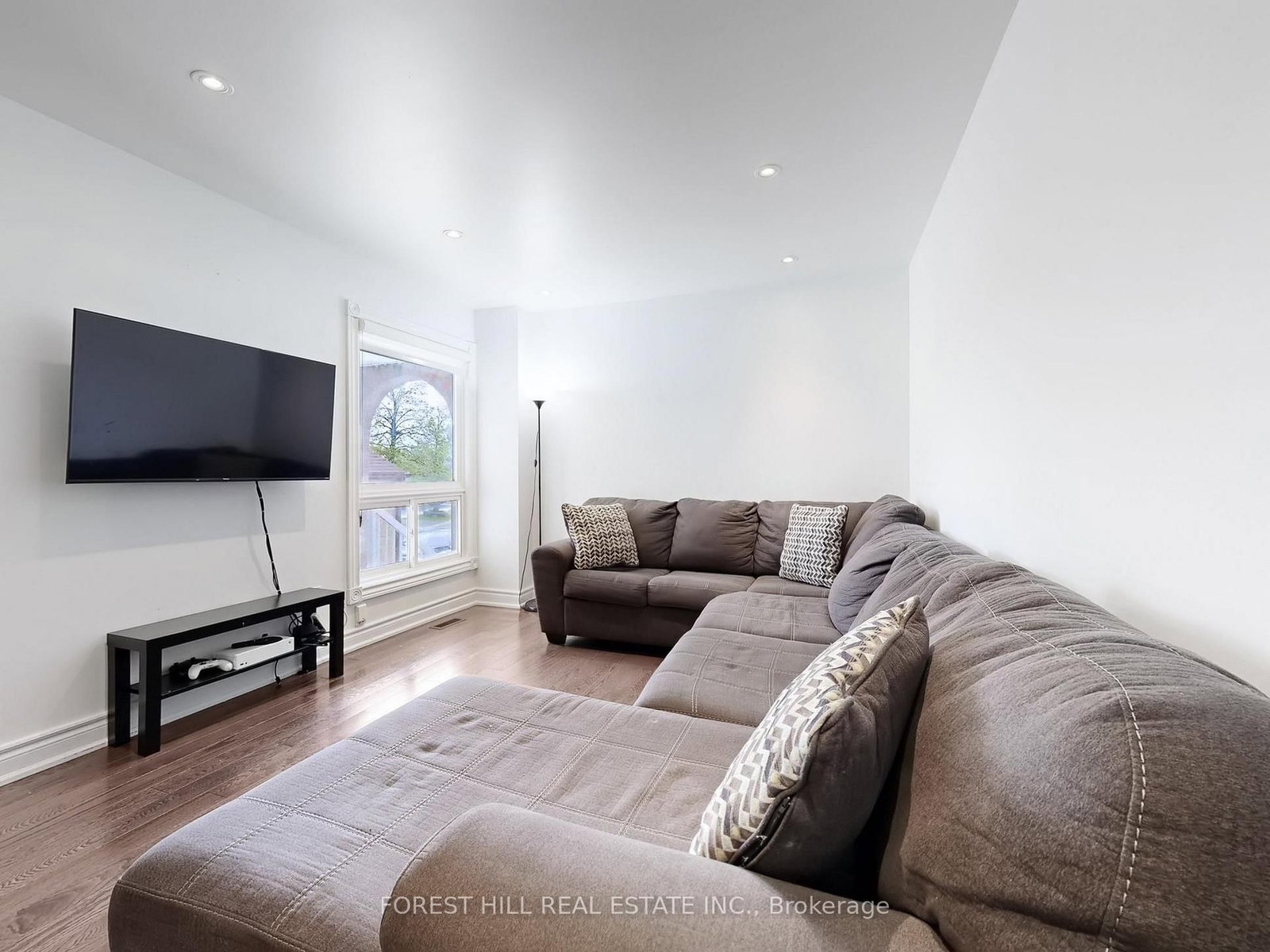 109 Spyglass Hill Road • Vaughan, ON photo 6