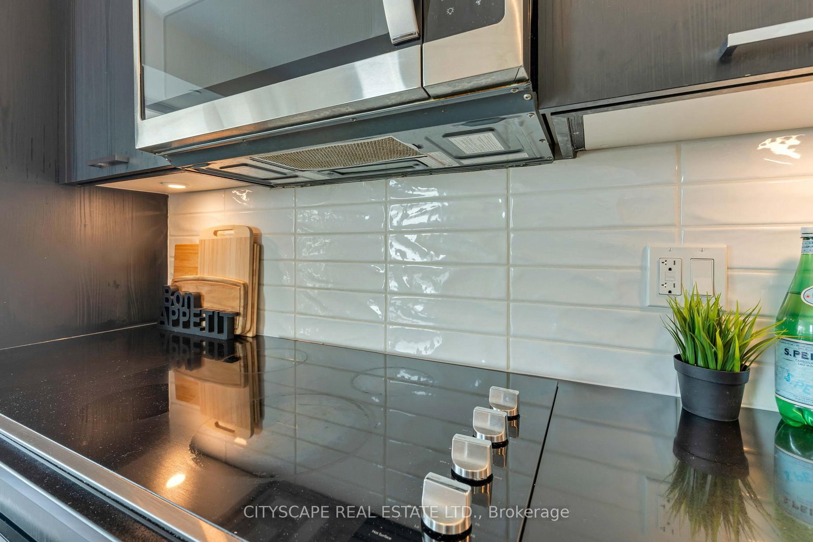 120 Eagle Rock Way • #405 • Vaughan, ON photo 11