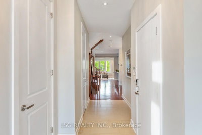 101 Dariole Drive • Richmond Hill, ON photo 4