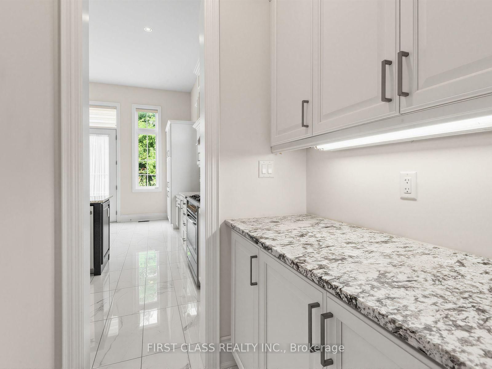 16 Macdonald Court • Richmond Hill, ON photo 12