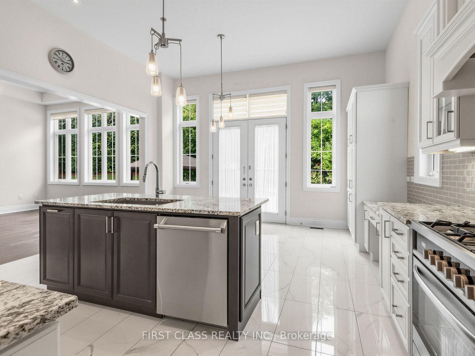 16 Macdonald Court • Richmond Hill, ON photo 13