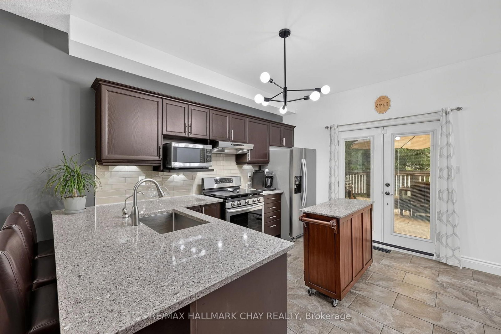 1925 Emerald Court • Innisfil, ON photo 6
