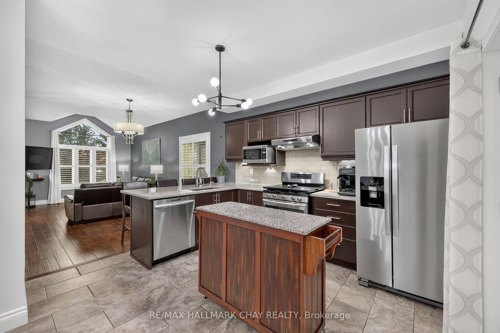 1925 Emerald Court • Innisfil, ON photo 8