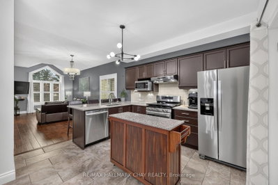 1925 Emerald Court • Innisfil, ON photo 8