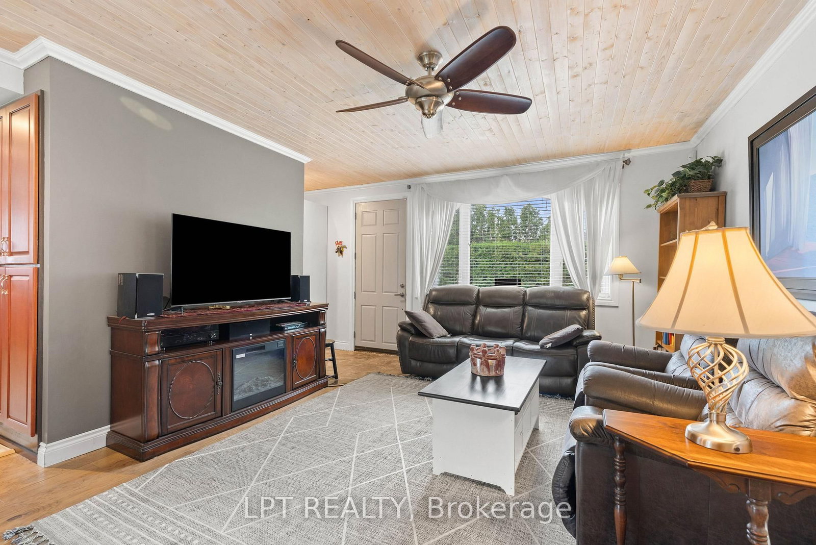427 Lake Drive E • Georgina, ON photo 9