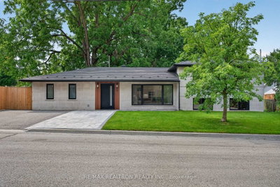 3 Reuben Street • Aurora, ON photo 3