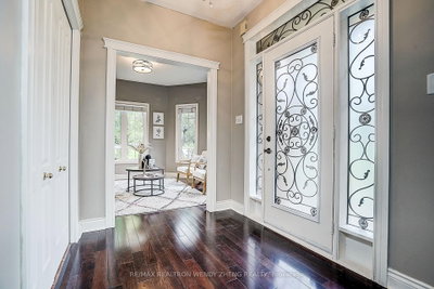 180 Stave Crescent • Richmond Hill, ON photo 4