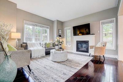 180 Stave Crescent • Richmond Hill, ON photo 9
