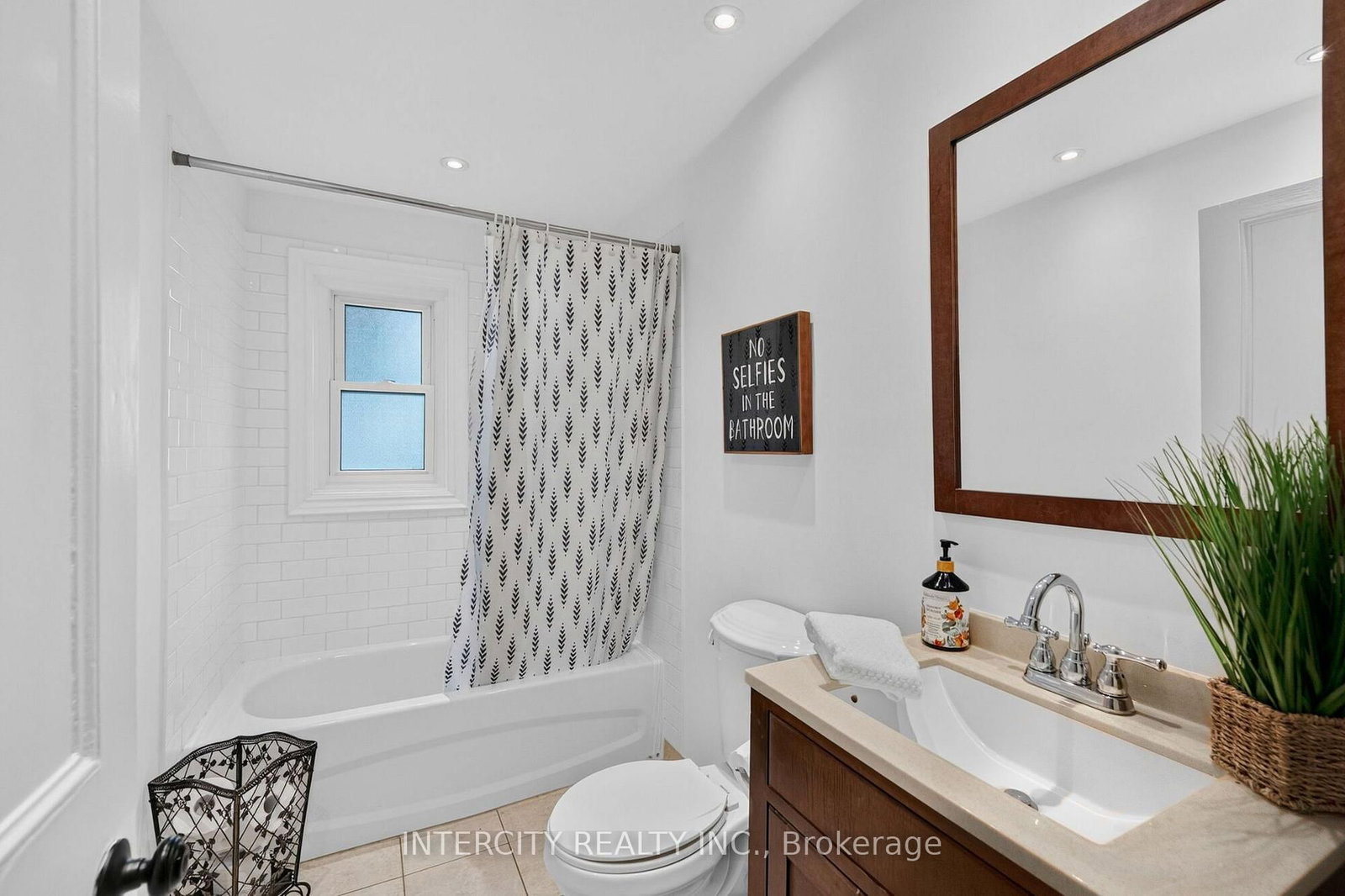98 Essa Street • Bradford West Gwillimbury, ON photo 18