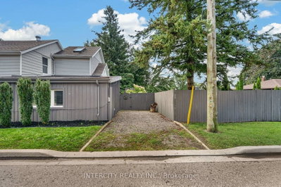 98 Essa Street • Bradford West Gwillimbury, ON photo 5