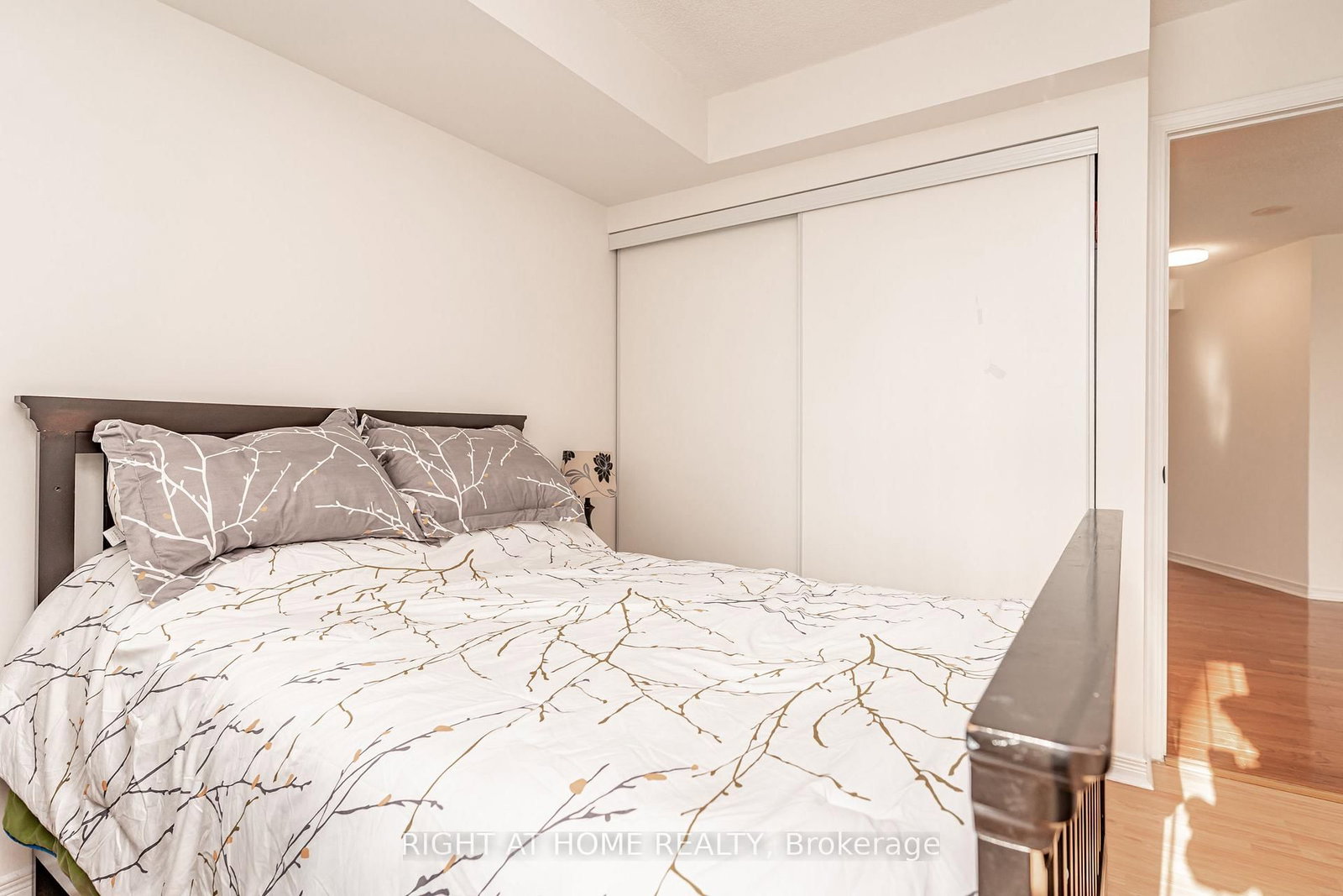 23 Oneida Crescent • #1010 • Richmond Hill, ON photo 23