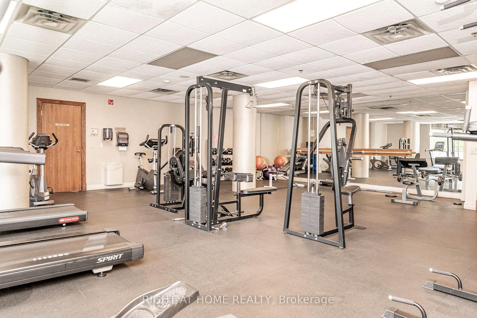 23 Oneida Crescent • #1010 • Richmond Hill, ON photo 33