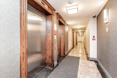 23 Oneida Crescent • #1010 • Richmond Hill, ON photo 8