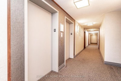 23 Oneida Crescent • #1010 • Richmond Hill, ON photo 9