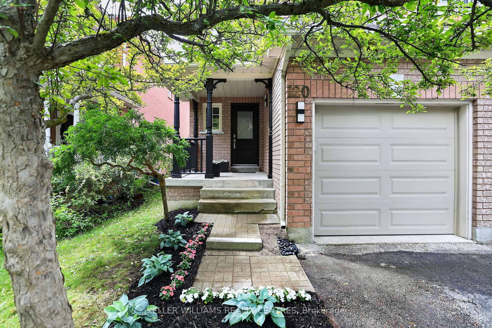 120 Woodroof Crescent • Aurora, ON photo 1