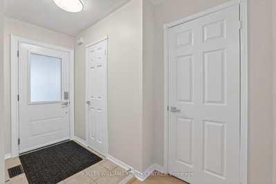 120 Woodroof Crescent • Aurora, ON photo 5