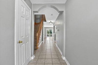 18 Lancaster Court • Georgina, ON photo 5