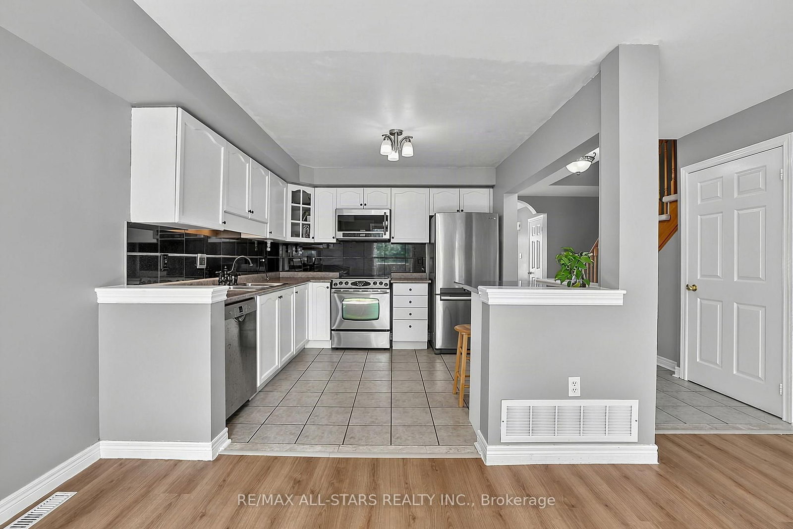 18 Lancaster Court • Georgina, ON photo 6