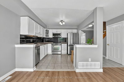 18 Lancaster Court • Georgina, ON photo 6