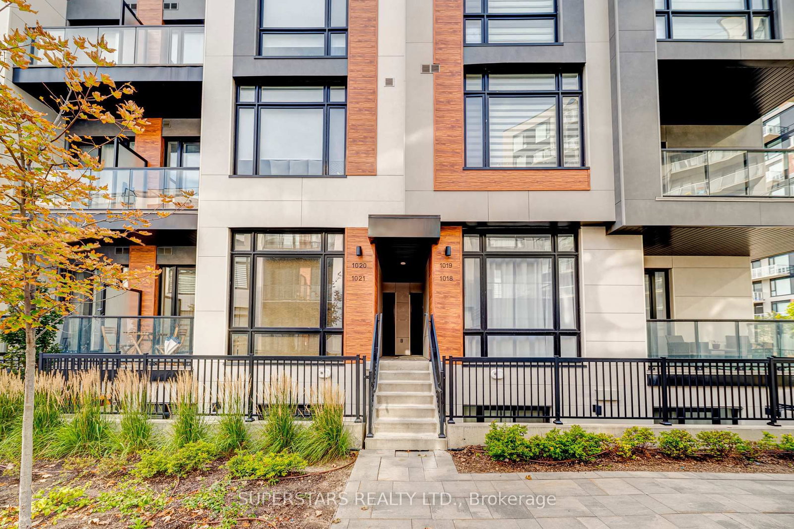 14 David Eyer Road • #1019 • Richmond Hill, ON photo 3