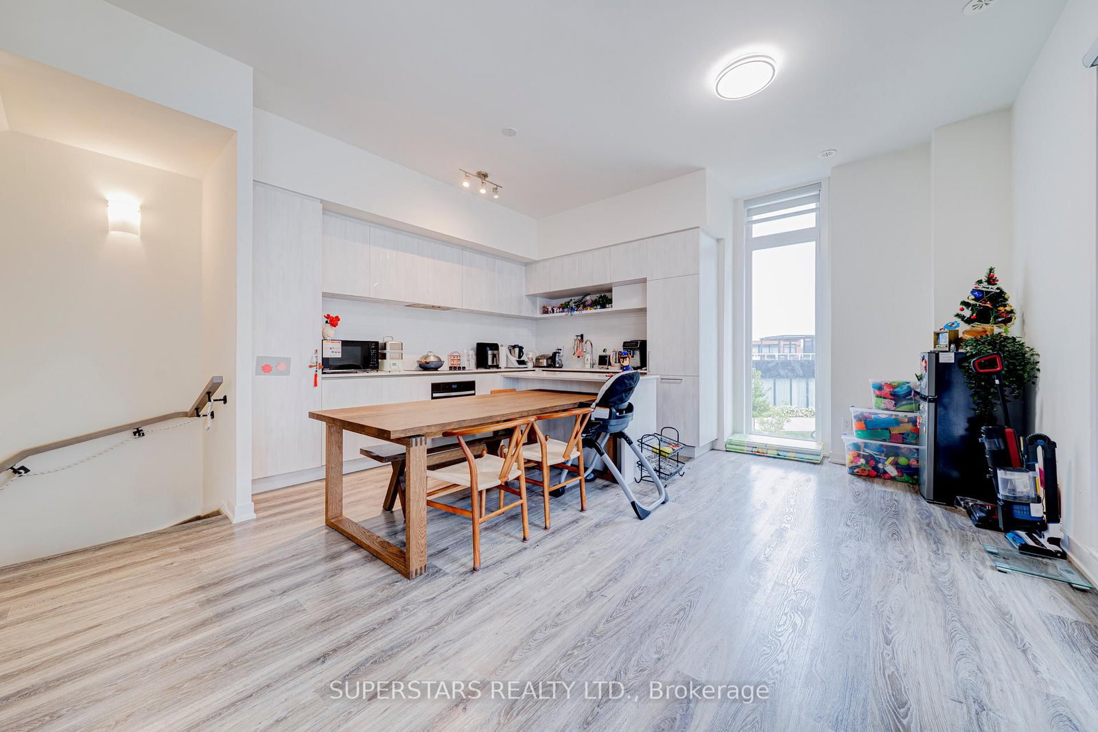 14 David Eyer Road • #1019 • Richmond Hill, ON photo 8