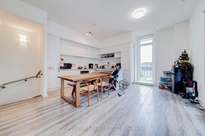 14 David Eyer Road • #1019 • Richmond Hill, ON photo 8