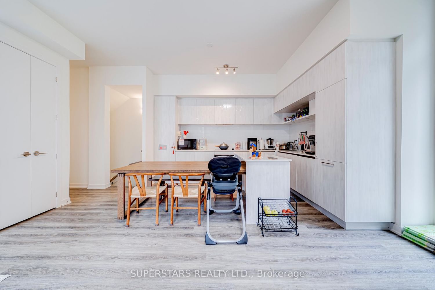 14 David Eyer Road • #1019 • Richmond Hill, ON photo 9